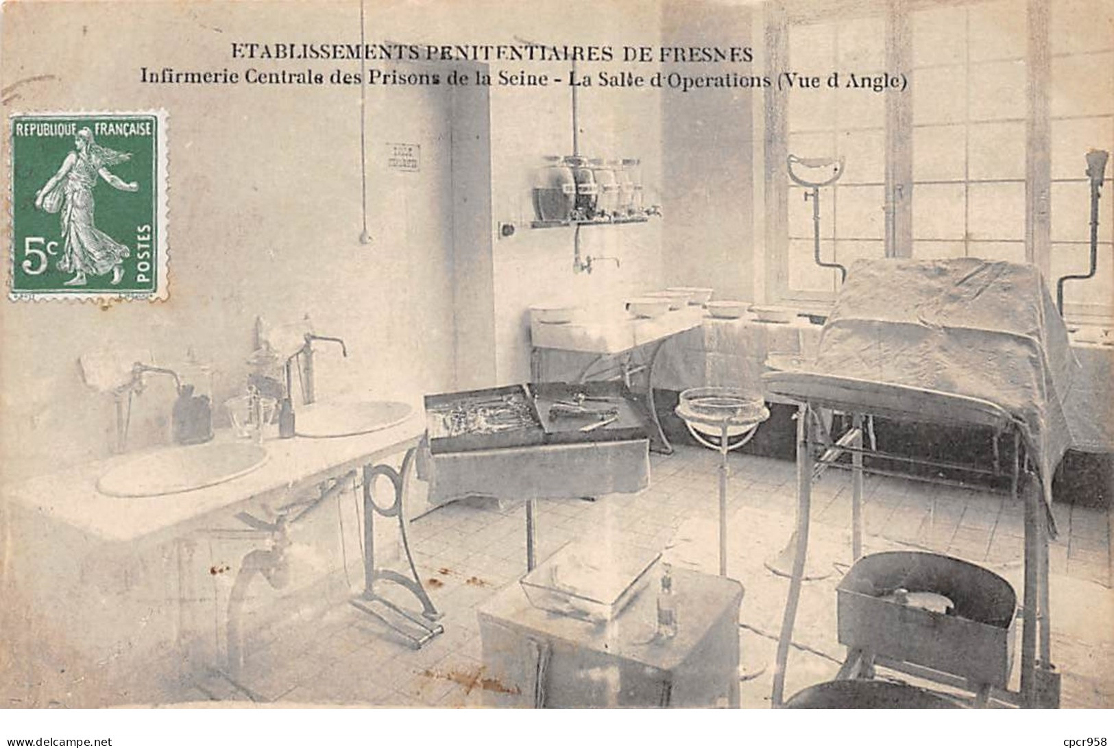 94 .n° 110597 . Fresnes . Etablissement Penitentiaire .infirmerie Centrale .salle D Operation . - Fresnes