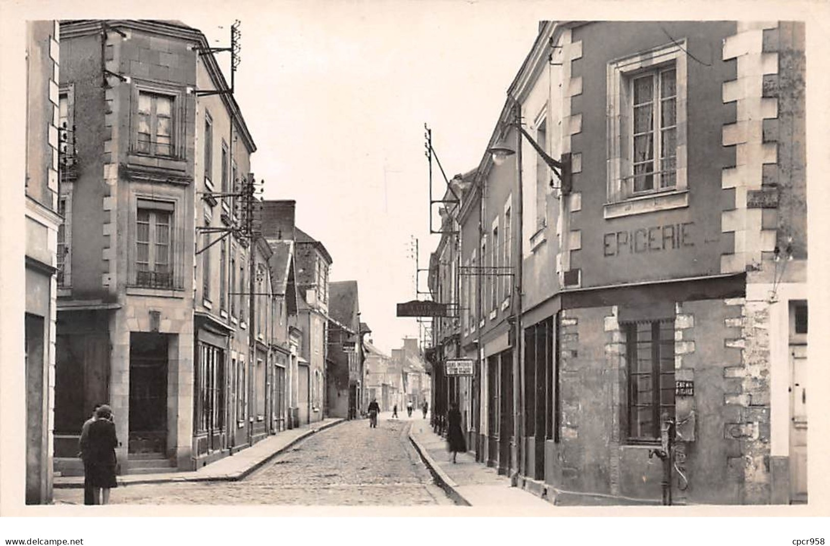 53 .n° 109922 .  Craon . Epicerie .rue Des Halles . - Craon