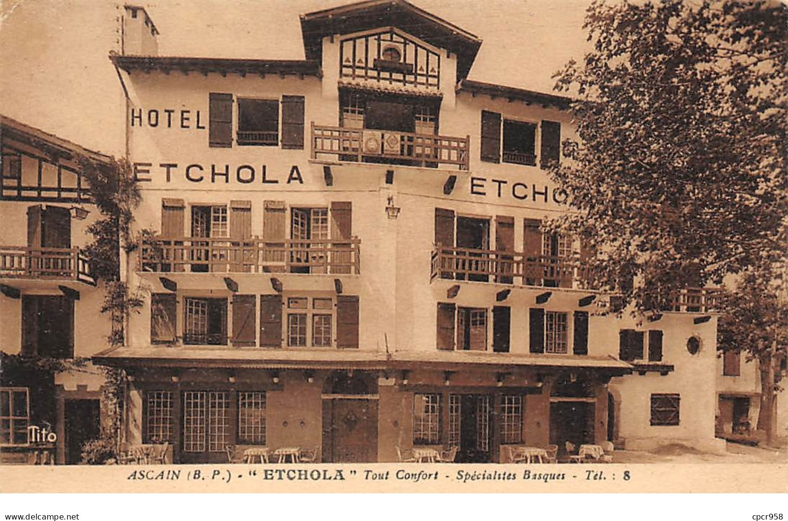 64 .n° 110067 . Ascain . Hotel Etchola . Specialites Basques . - Ascain