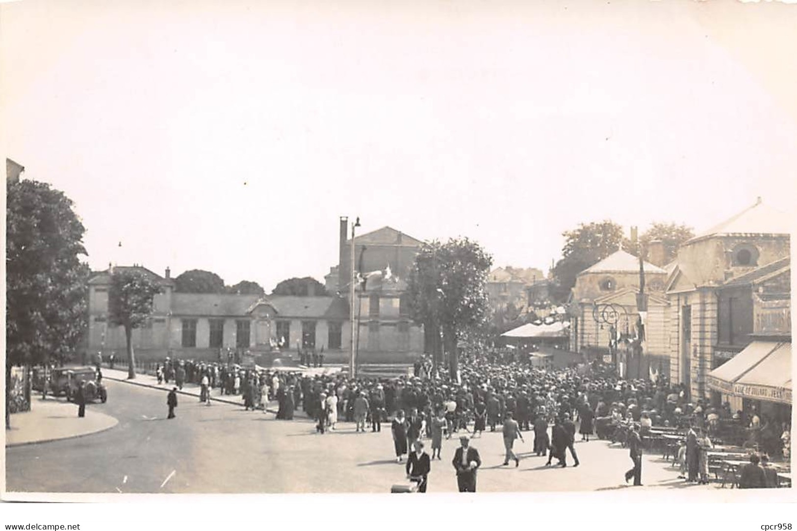 93 - N°63906 - STAINS - Personnes Se Promenant Dans La Rue - Carte Photo Souple Format 14x9 Cm - Stains