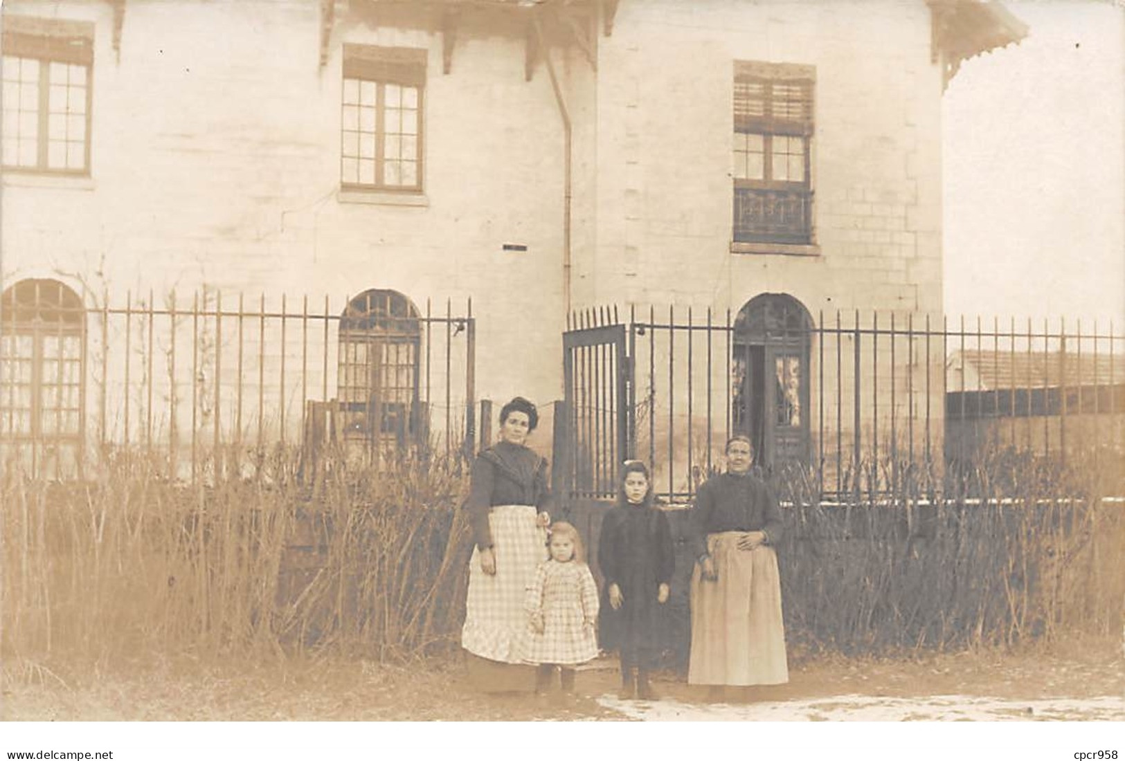 60 - N°64871 - PRECY-SUR-OISE - La Famille Ménard Devant Une Maison - Carte Photo - Précy-sur-Oise