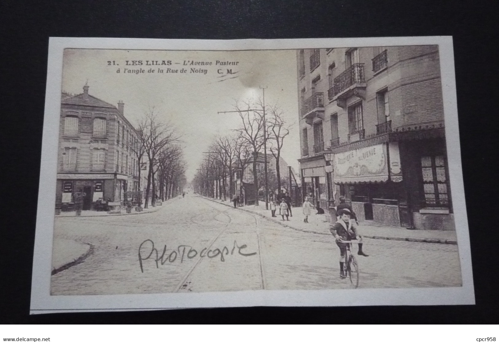 204024. Les Lilas.93.carte Photo Boucherie De L Avenue.avenue Pasteur. - Les Lilas