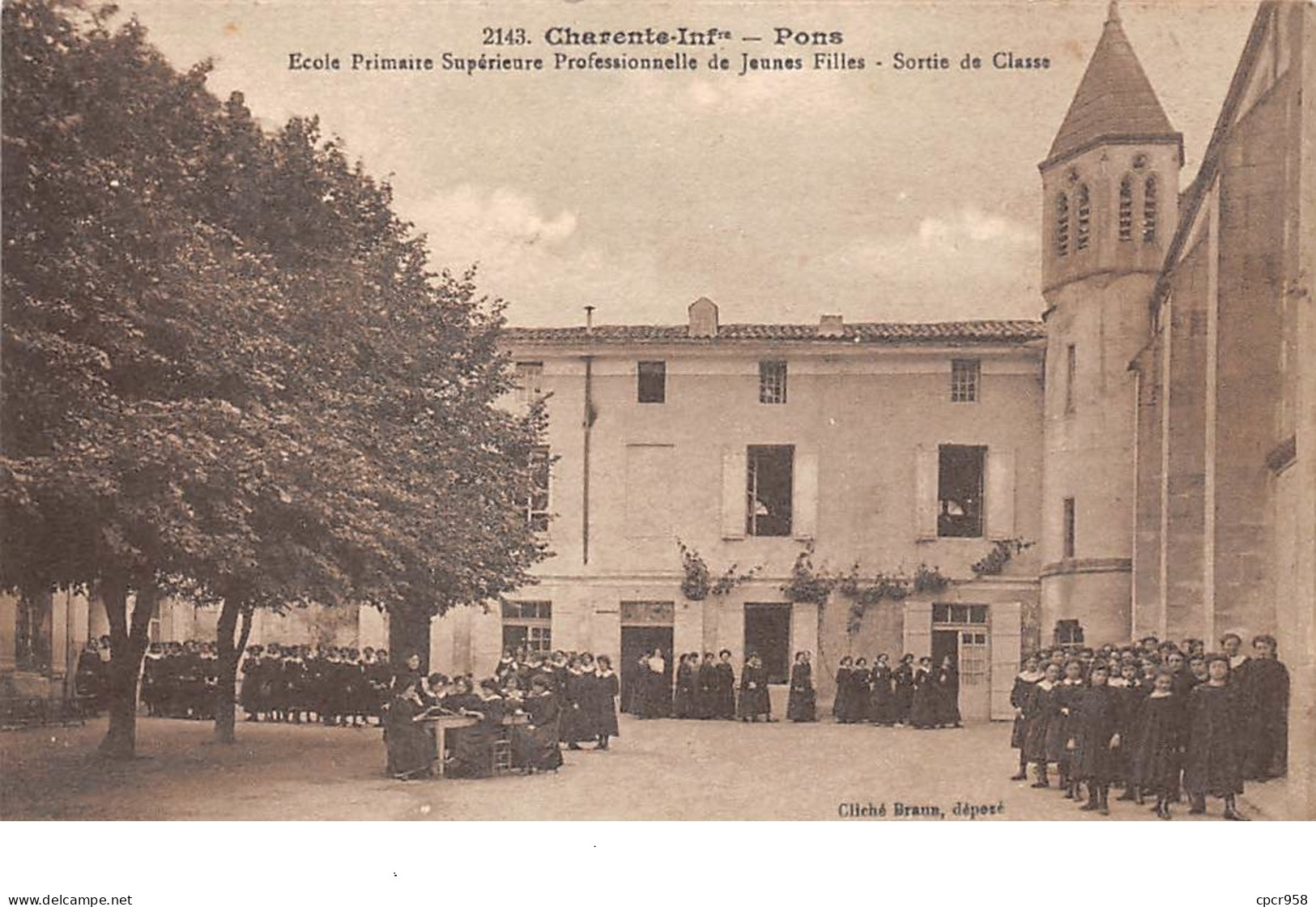 17 . N°205171. Pons. Ecole Primaire Supérieurs Professionnelle De Jeunes Filles. Sortie De Classe - Pons