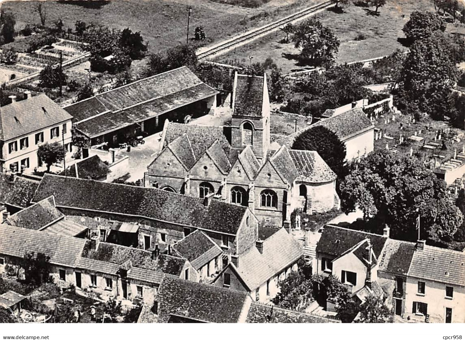 27 .n° 204370.fourges.vue Aérienne De L'église. Cpsm - 15 X 10.5 Cm. - Fourges