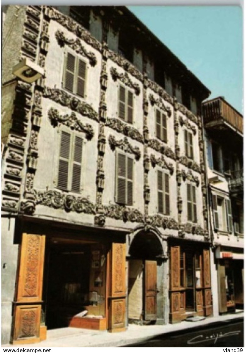 BOURG SAINT MAURICE. -  Grande Rue : Vieille Maison Sculptée.  Non écrite. - Bourg Saint Maurice