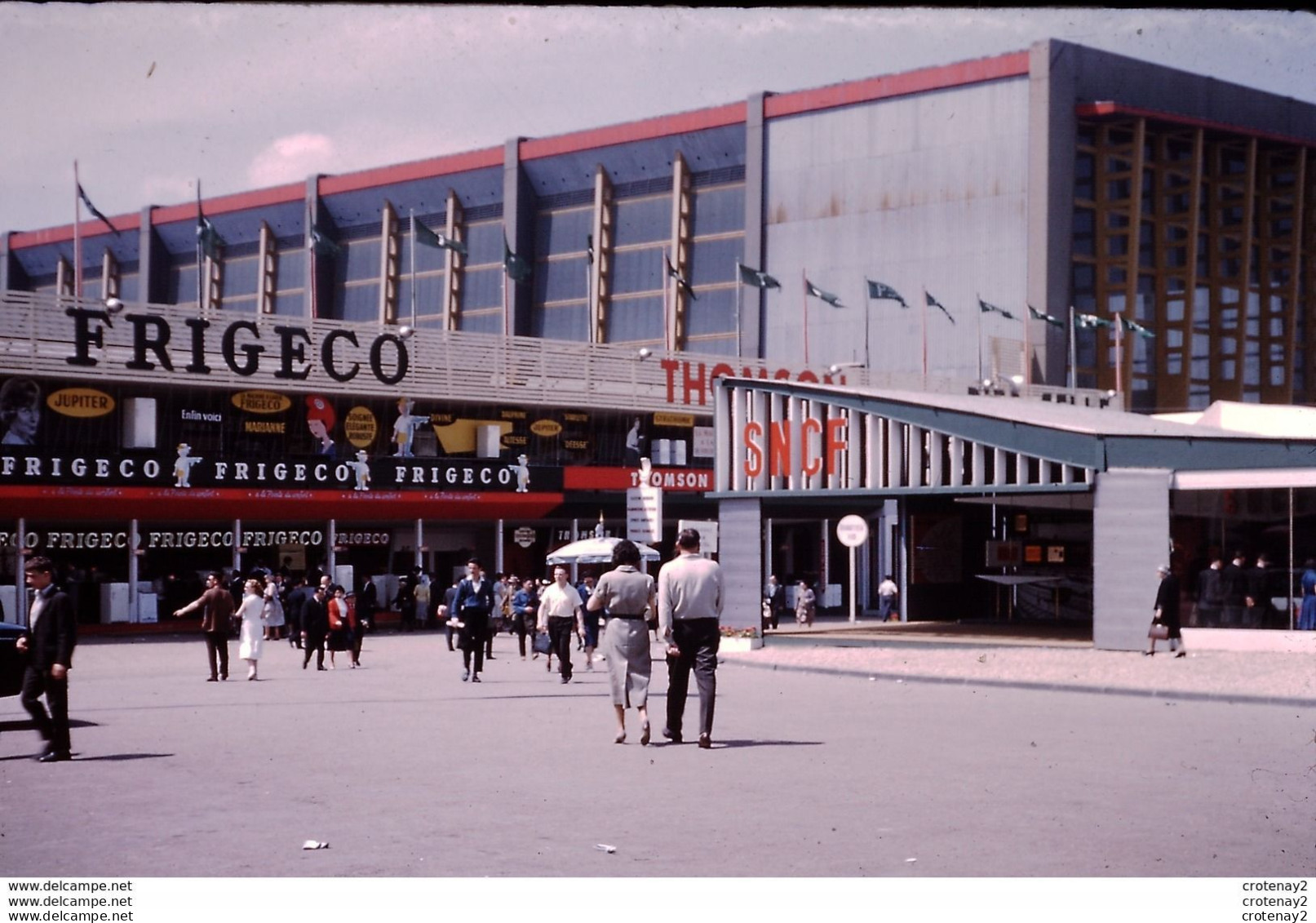 Photo Diapo Diapositive Slide FOIRE De PARIS 1959 Stands FRIGECO THOMSON SNCF VOIR ZOOM - Diapositives