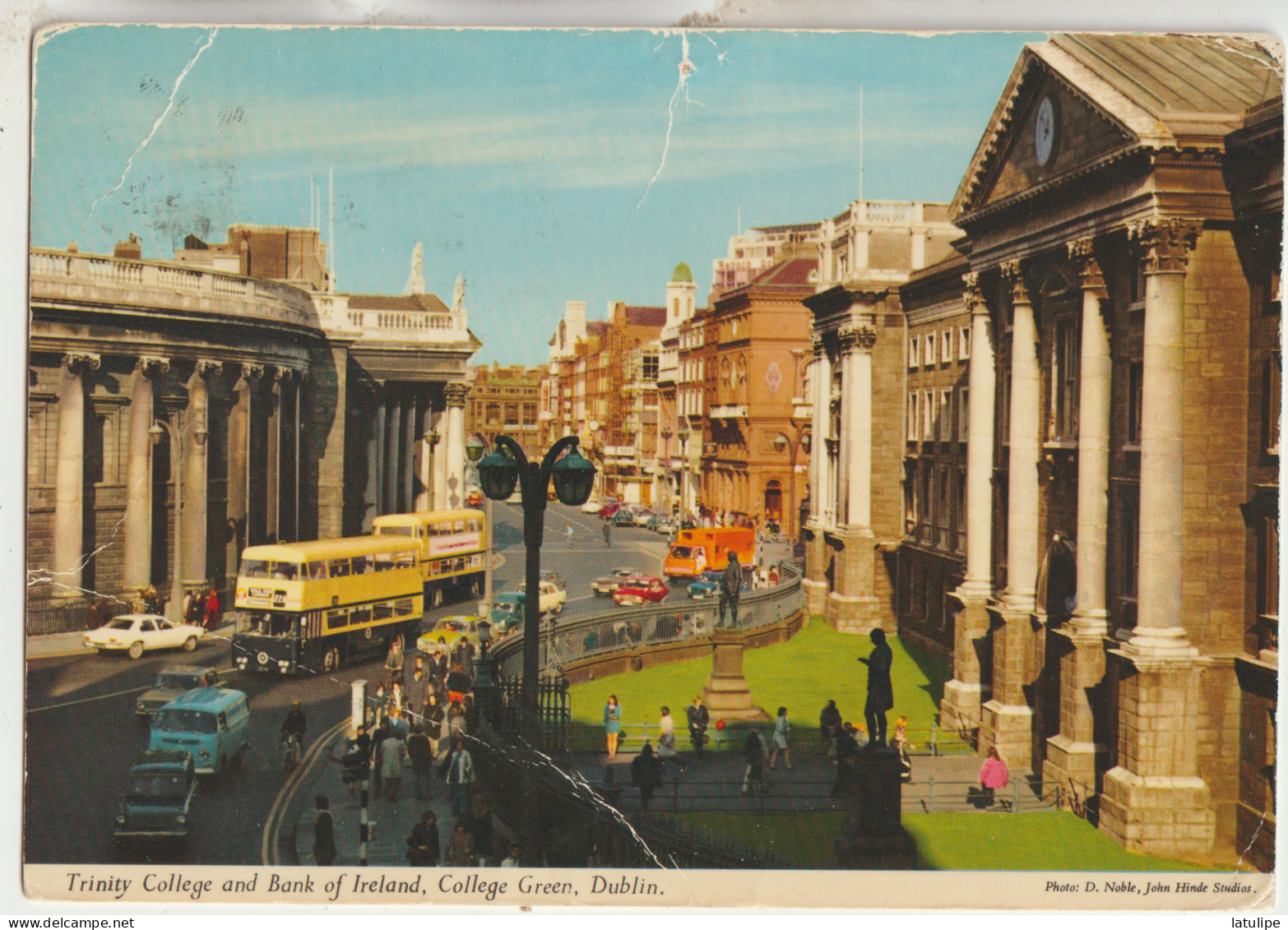 Dublin  ,Trinity College And Bank Of Ireland  College  Green Rue Tres Animée Autocars  Et Voitures - Andere & Zonder Classificatie