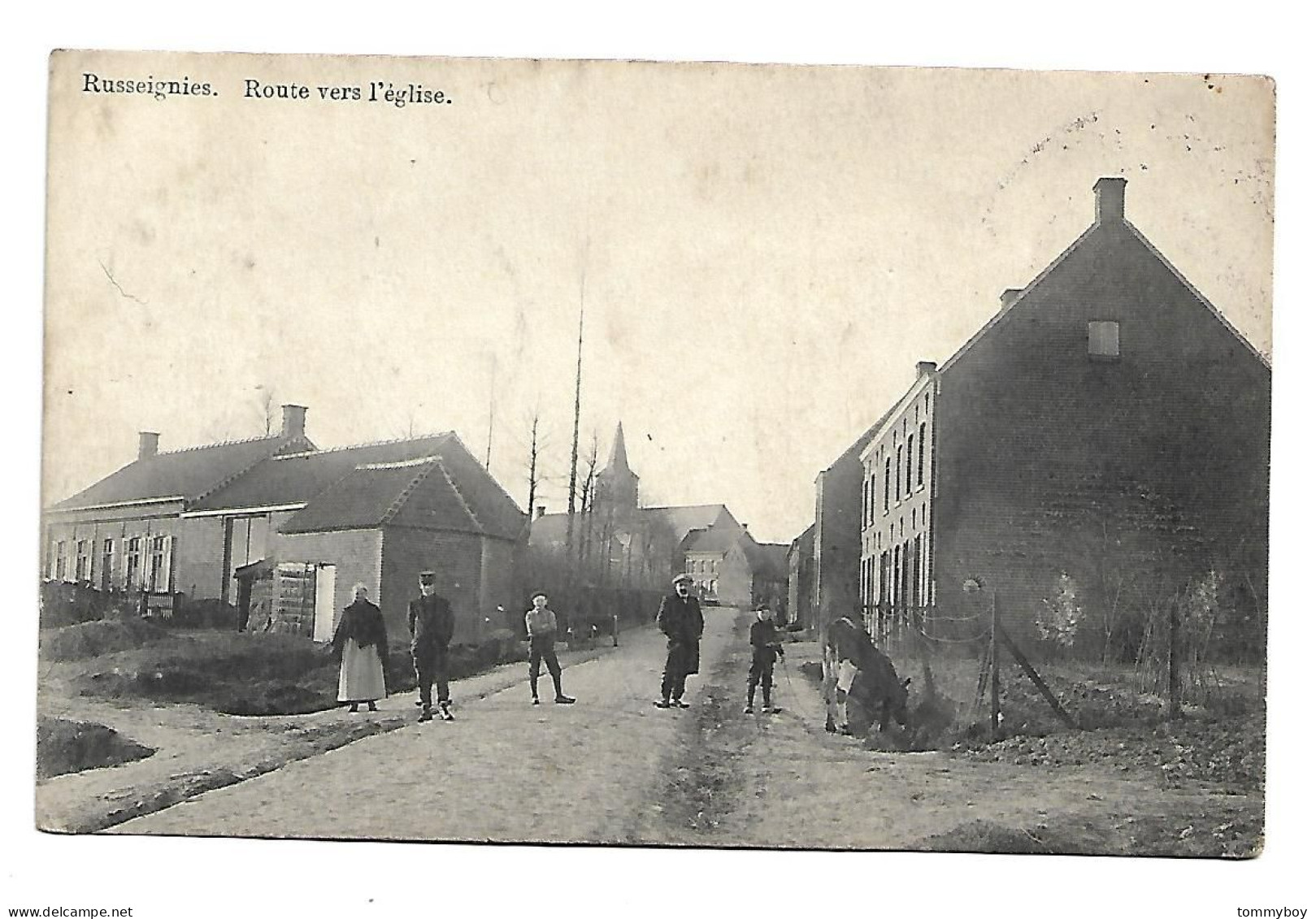 CPA Russeignies - Route Vers L'eglise - Mont-de-l'Enclus