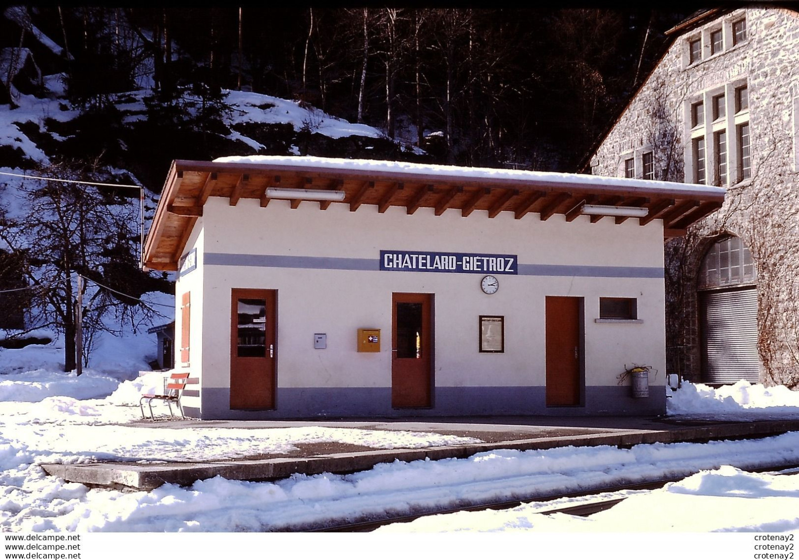 Photo Diapo Diapositive Slide TRAIN 74 Gare LE CHATELARD GIETROZ Le 21/02/1976 VOIR ZOOM - Diapositives