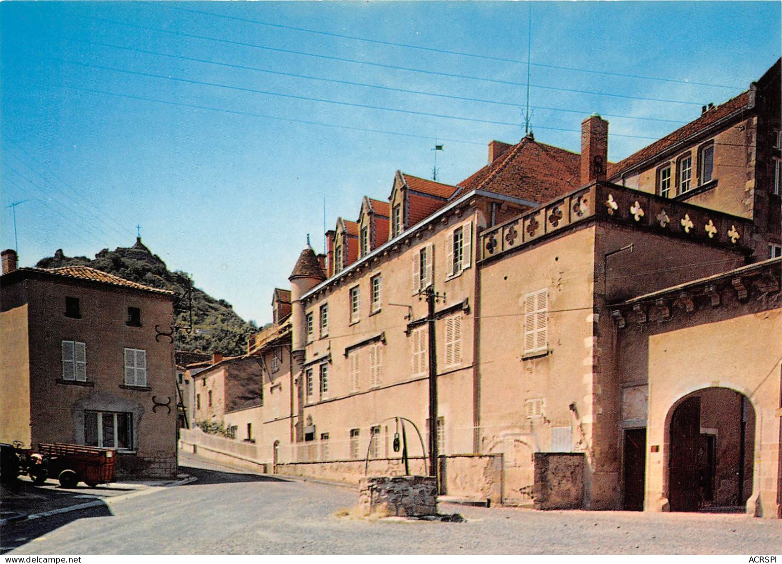 Environs De SAINT GERMAIN LEMBRON NONETTE Place De L Eglise La Chateau Et Le Pic De Nonette 9(scan Recto-verso) MA418 - Saint Germain Lembron