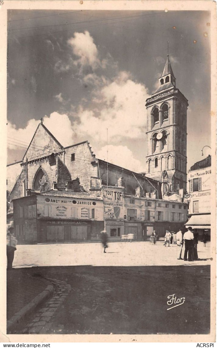 COGNAC L Eglise St Leger Et Place D Armes 23(scan Recto-verso) MA409 - Cognac