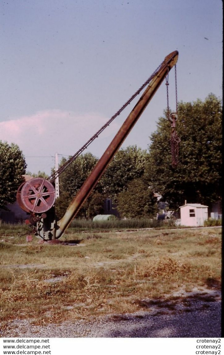 Photo Diapo Diapositive TRAIN Grue à CADENET Vers PERTUIS En 1973 VOIR ZOOM - Diapositives