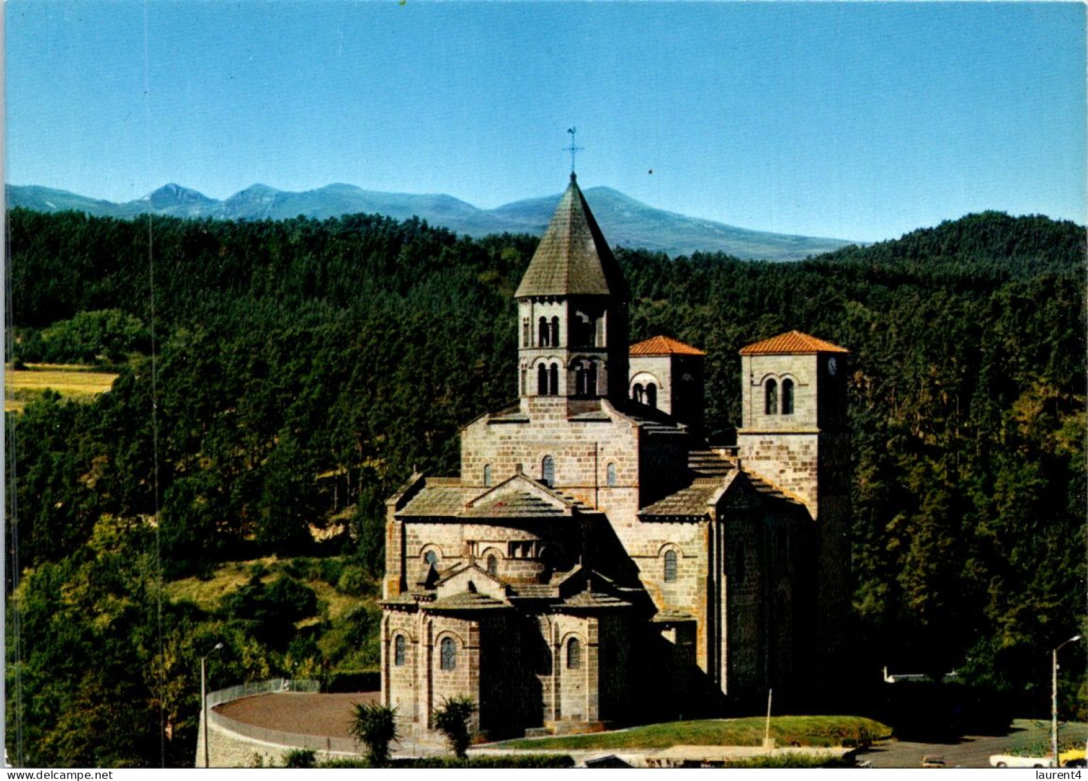 13-4-2024 (1 Z 48) France - Eglise De St Nectaire - Churches & Cathedrals