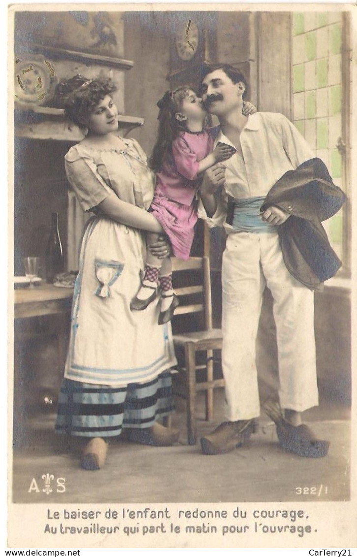 CPA. LE BAISER DE L'ENFANT. Colorisée 1905. - Gruppi Di Bambini & Famiglie