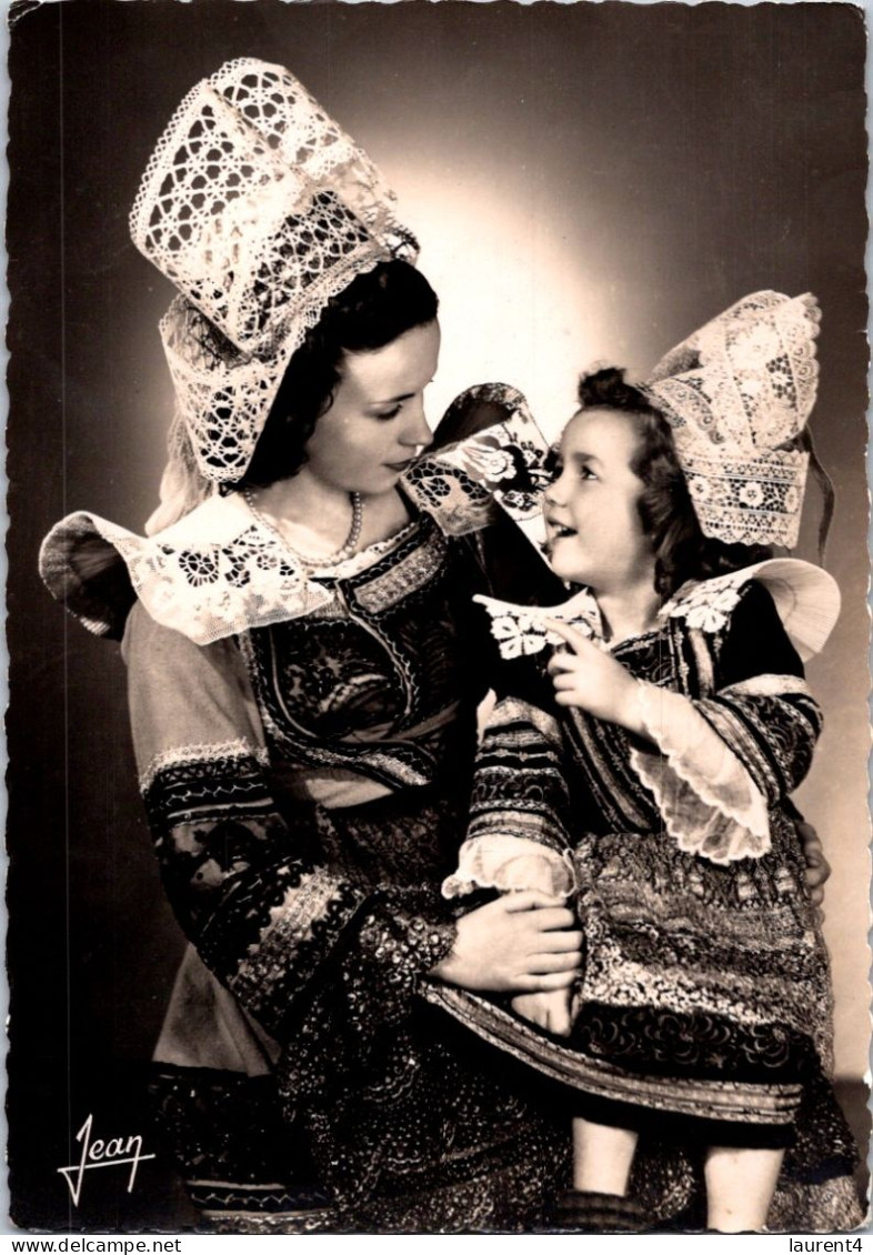 13-4-2024 (1 Z 50) France - Costume De Pont-Aven (b/w) Posted 1951 - Costumi