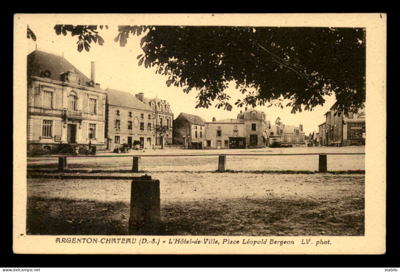 79 - ARGENTON-CHATEAU - L'HOTEL DE VILLE PLACE LEOPOLD BERGEON - Argenton Chateau