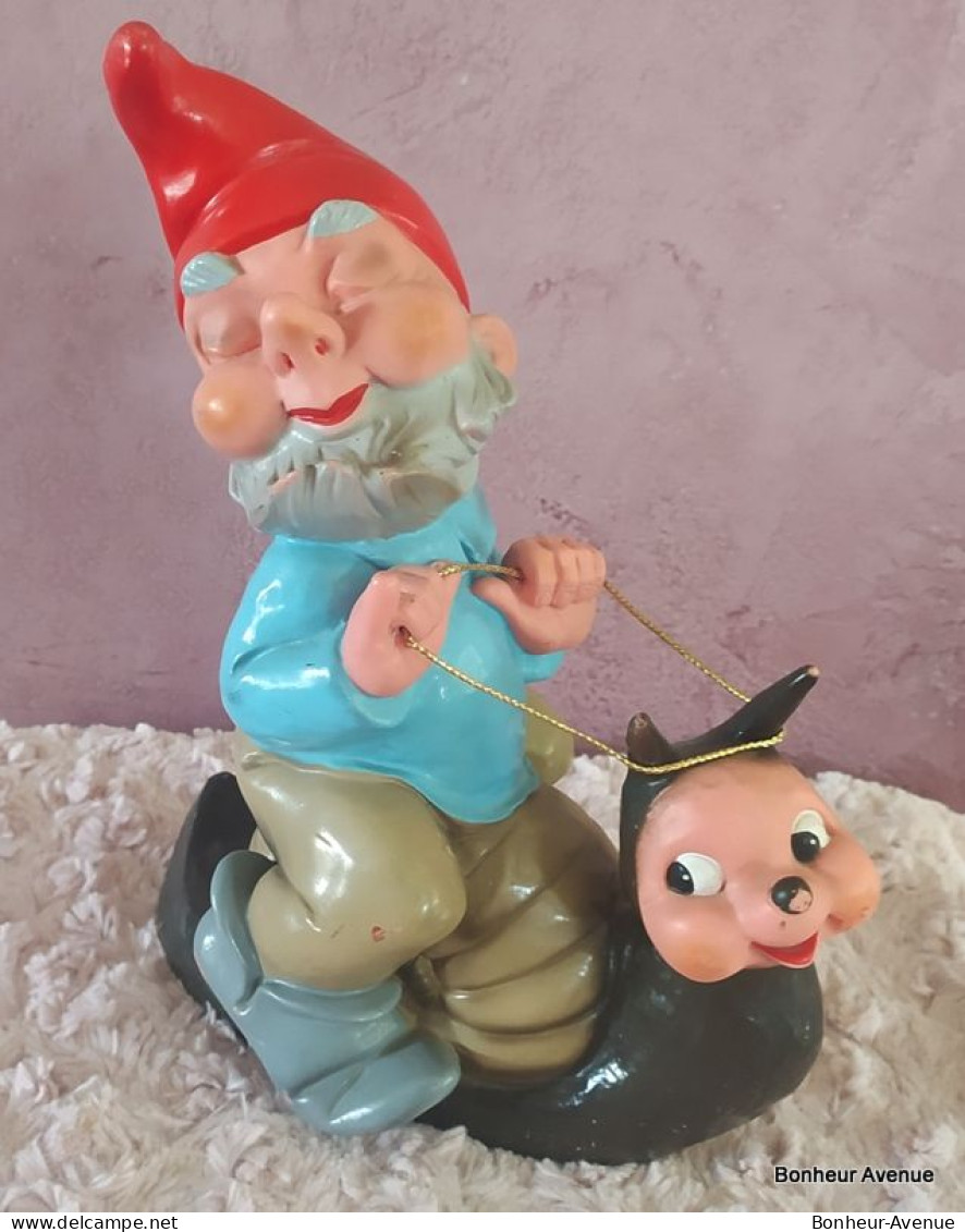 Gnome Estampillé Heissner Chevauchant Un Escargot - Année 80 - Popular Art