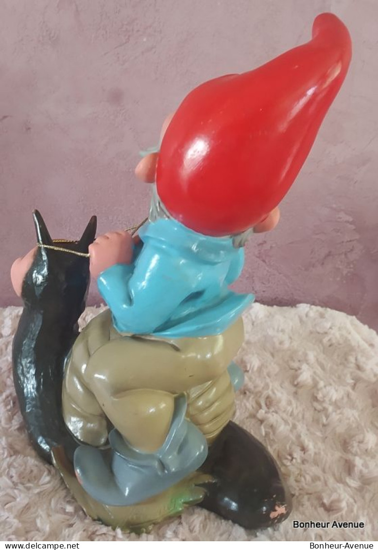 Gnome Estampillé Heissner Chevauchant Un Escargot - Année 80 - Art Populaire