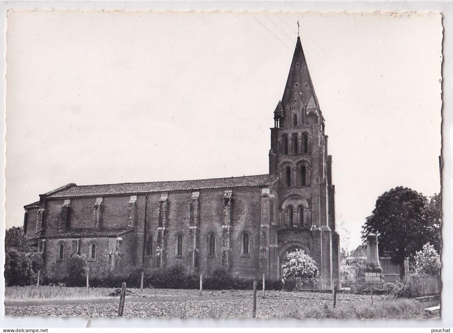 R6-47) SAUVETERRE SAINT DENIS - LOT ET GARONNE - L ' EGLISE - ( 2 SCANS ) - Churches & Cathedrals