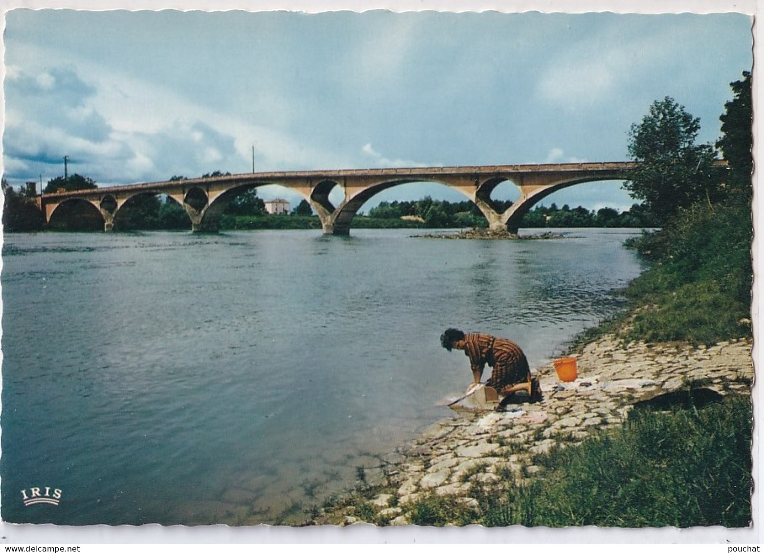 R11-47) TONNEINS - LE PONT SUR LA GARONNE - ANIMEE - LAVEUSE - LAVANDIERE -  - ( 2 SCANS ) - Tonneins