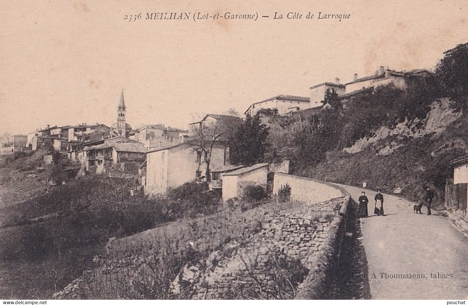 R18-47) MEILHAN - LA COTE DE LARROQUE  - ANIMEE - HABITANTS - EDIT. A. THOUMAZEAU , TABACS - ( 2 SCANS ) - Meilhan Sur Garonne
