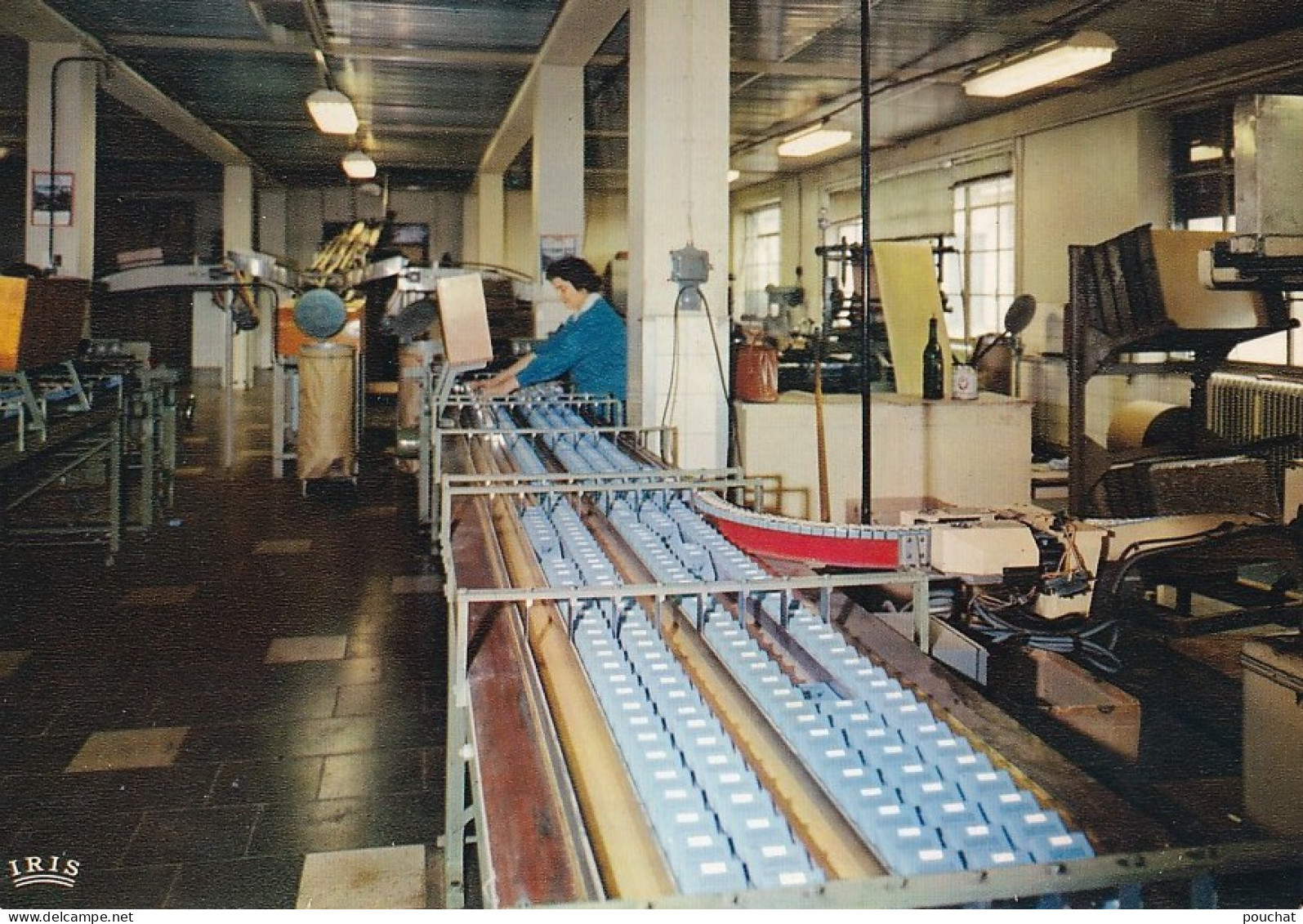 R19-47) TONNEINS  - MANUFACTURE  DES TABACS - LA CHAINE DES GAULOISES - EN  1983 -  ( 2 SCANS ) - Tonneins