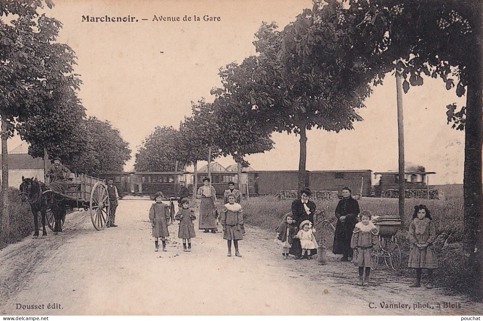 R19-41) MARCHENOIR - AVENUE DE LA GARE - ANIMEE - TRAIN -  HABITANTS  - ATTELAGE CHEVAL - ( 2 SCANS ) - Marchenoir