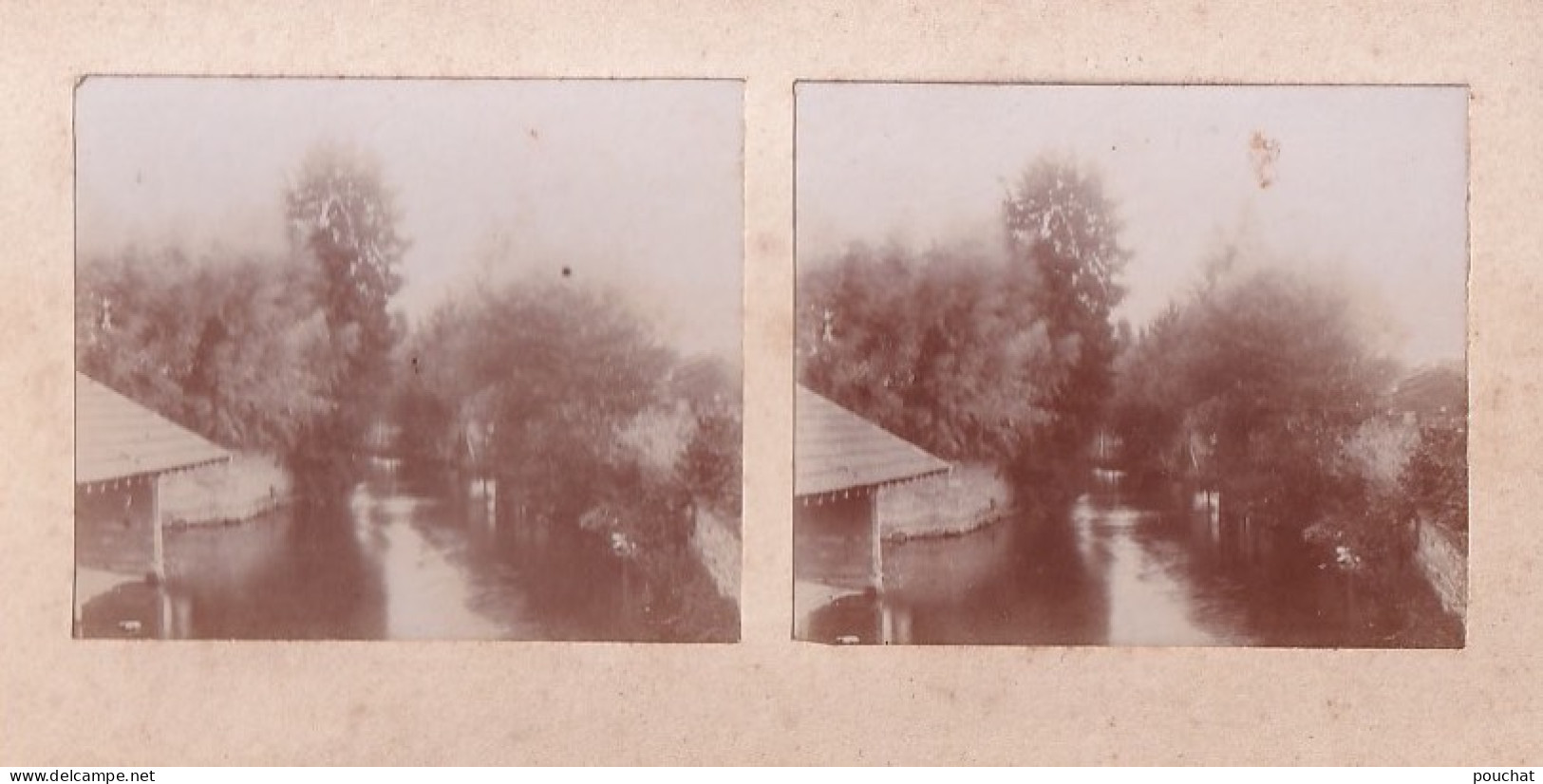 R21-38) PASSIEU - ISERE - PHOTO STEREO - LE 10/8/1900 - LE LAVOIR  - ( 2 SCANS )   - Stereo-Photographie