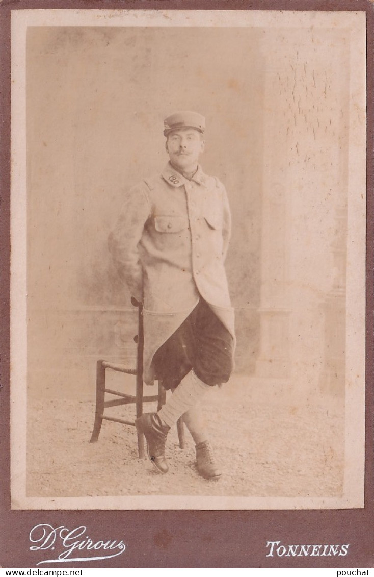 R24-47) TONNEINS - CARTE PHOTO  D. GIROU - VERS  1880 - MILITAIRE DU 20EME REGIMENT SUR COL - MILITARIA - Tonneins