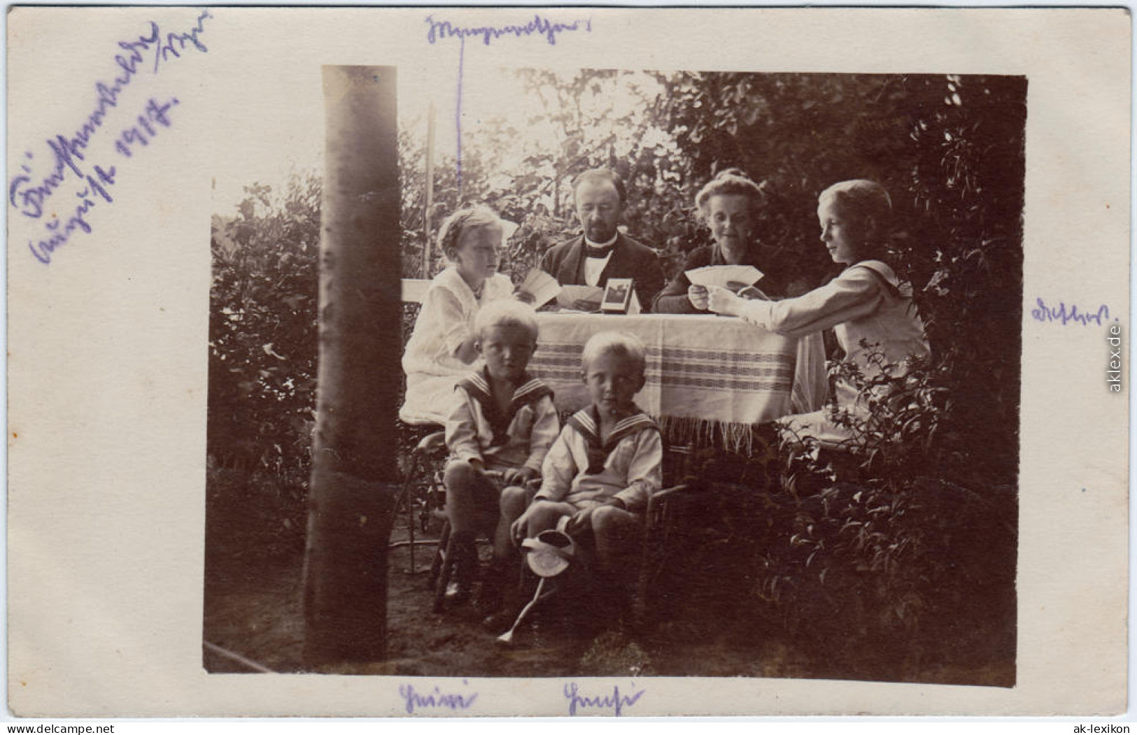  Familie Beim Kartenspielen Im Garten, Jungs Im Matrosenanzug 1917 - Groupes D'enfants & Familles
