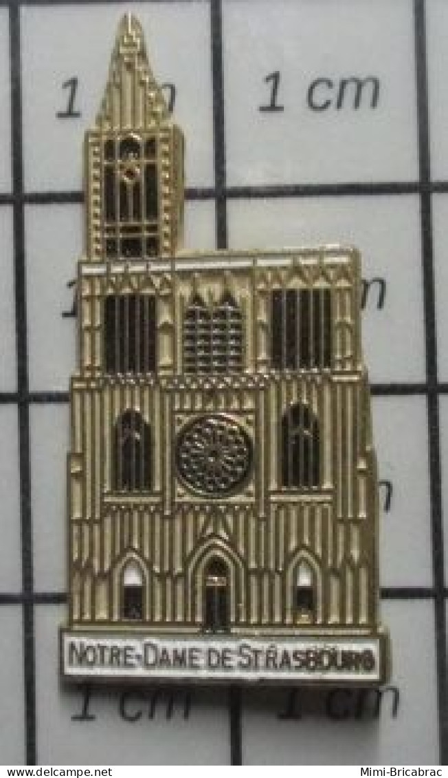 713c Pin's Pins / Beau Et Rare : VILLES / CATHEDRALE NOTRE DAME DE STRASBOURG - Cities