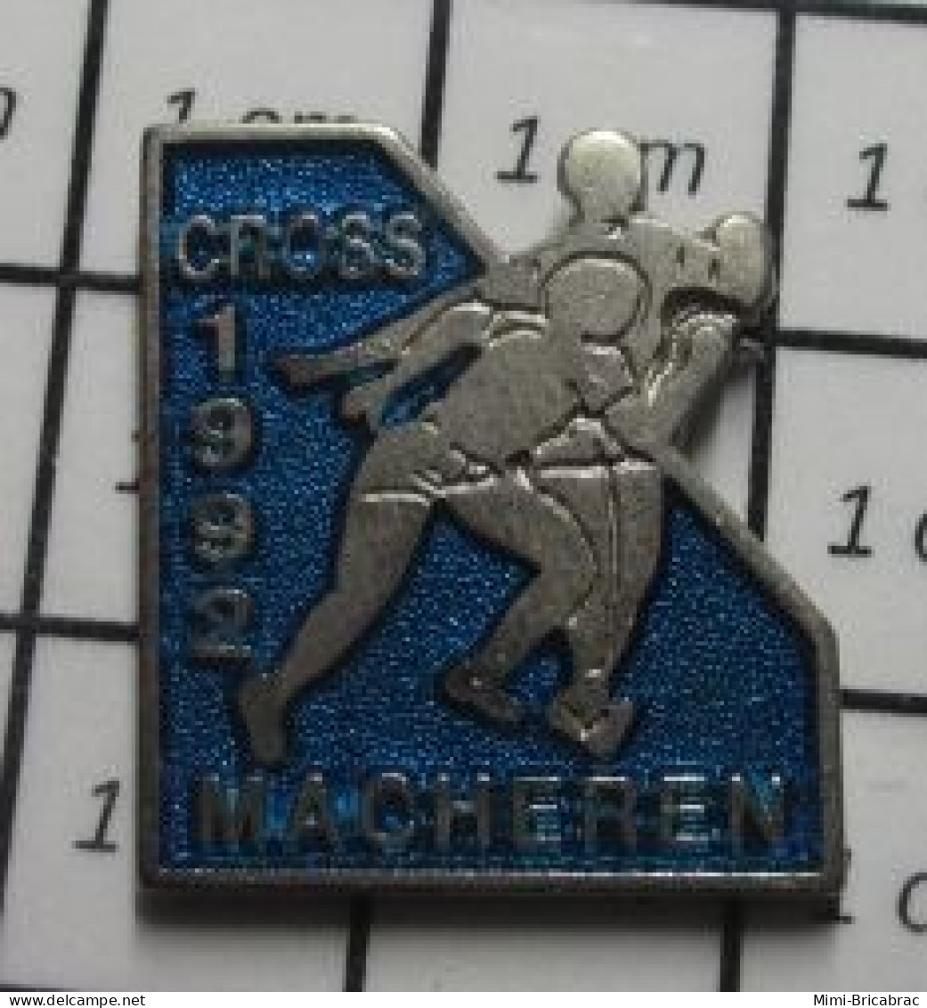 1018A Pin's Pins / Beau & Rare / SPORTS / ATHLETISME CROSS MACHEREN - Athlétisme