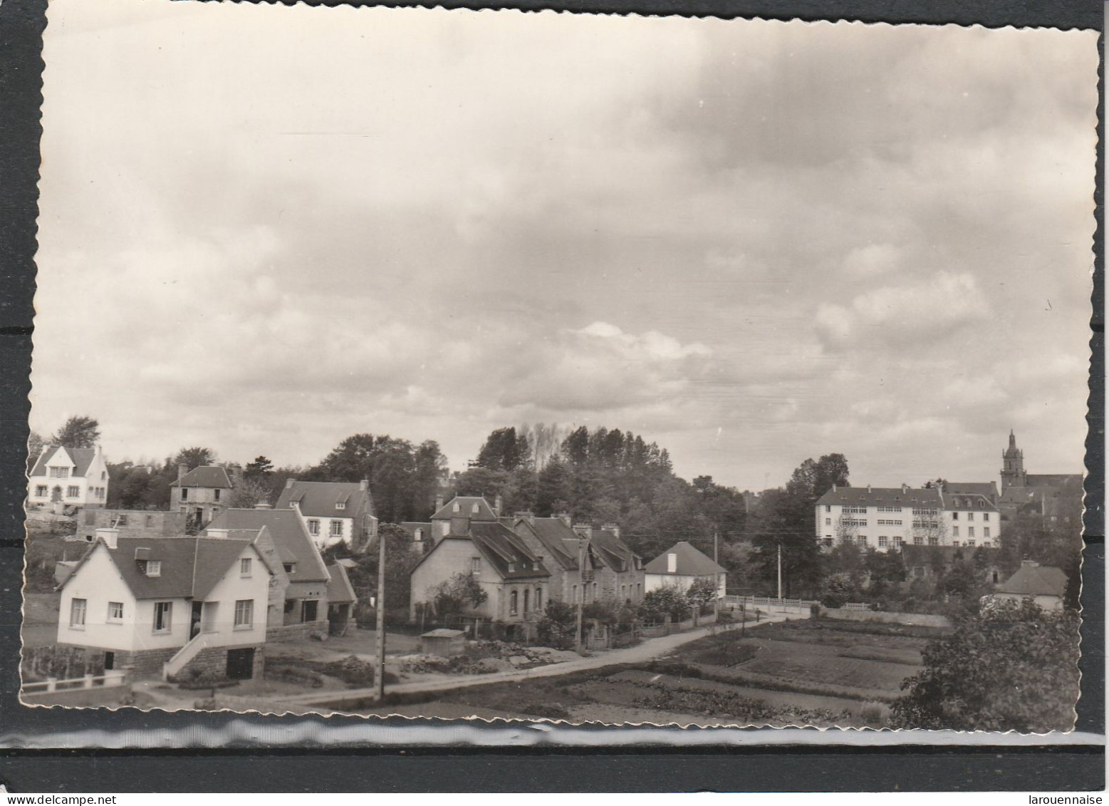 22 - PLOUARET - Le Quartier De La Gare Et Le Cours Complémentaire - Plouaret