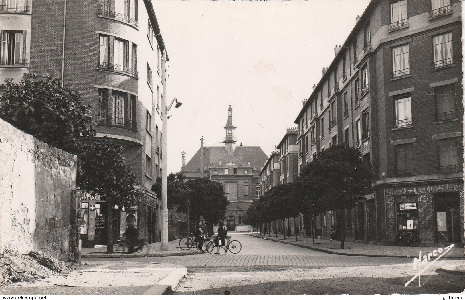 LA COURNEUVE LA MAIRIE AU FOND AVENUE DE LA REPUBLIQUE CPSM 9X14 TBE - La Courneuve