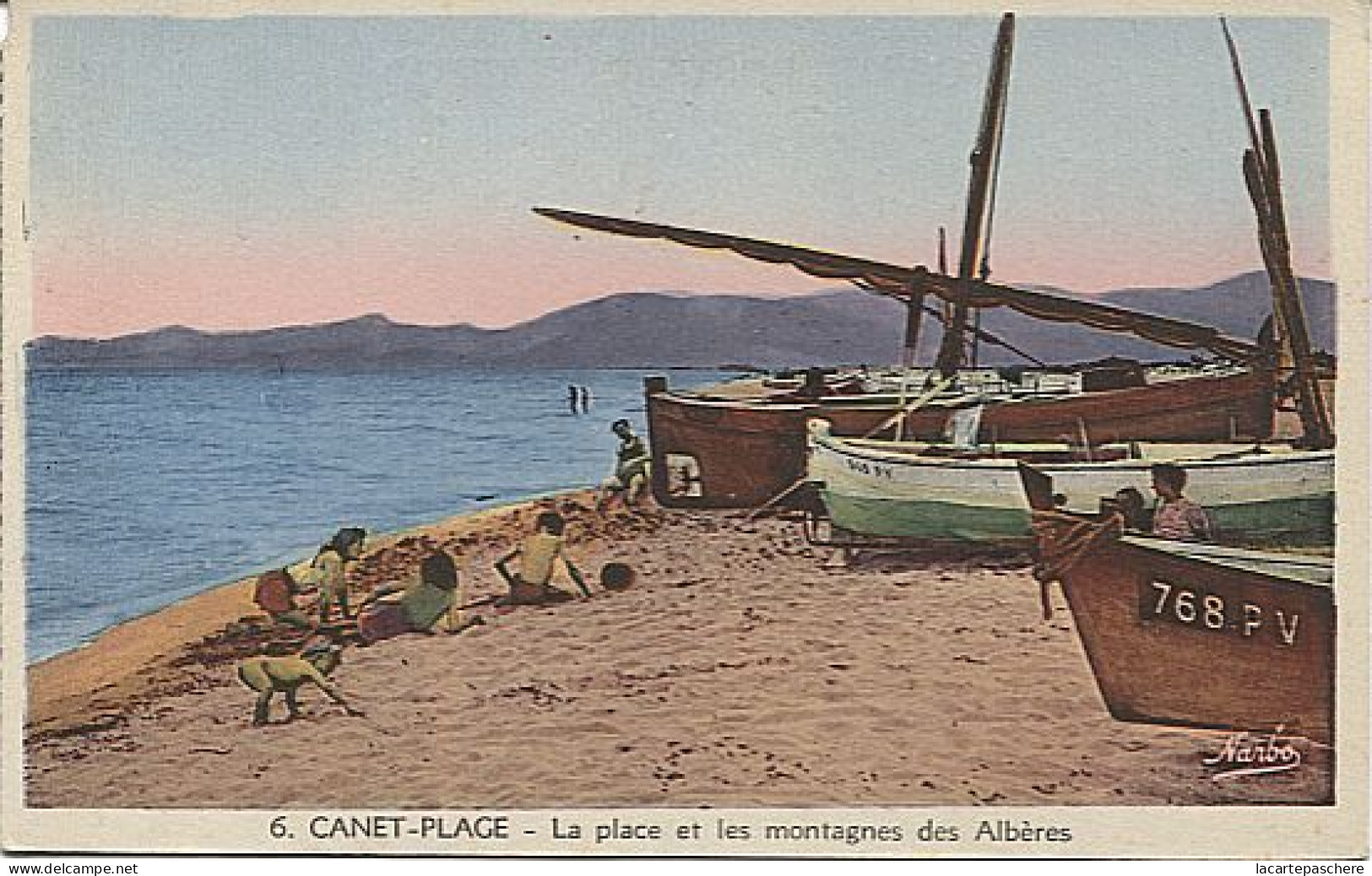 X121900 PYRENEES ORIENTALES CANET PLAGE LA PLACE ( COMPRENDRE PLAGE ) ET LES MONTAGNES DES ALBERES - Canet En Roussillon