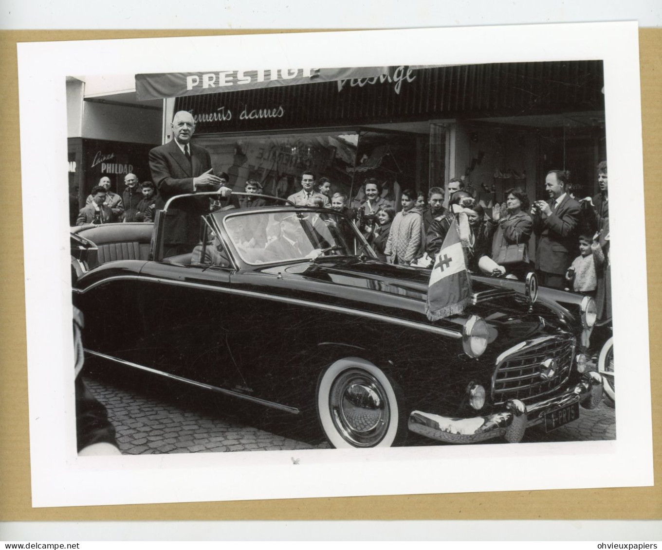 DE GAULLE  En Visite à  Reims  DANS SA VOITURE  PRESIDENTIELLE 1963 - Célébrités