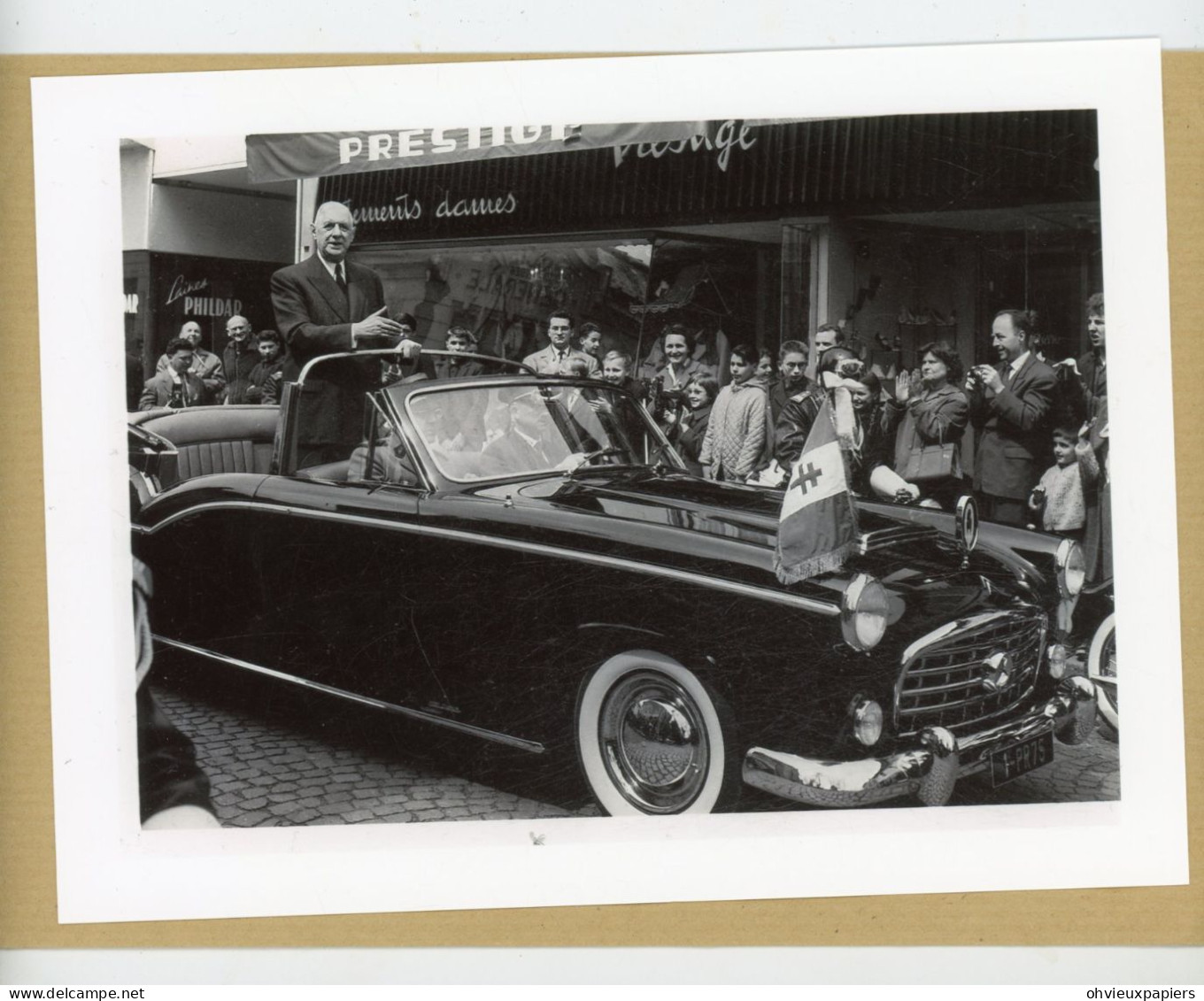 DE GAULLE  En Visite à  Reims  DANS SA VOITURE  PRESIDENTIELLE 1963 - Personalidades Famosas