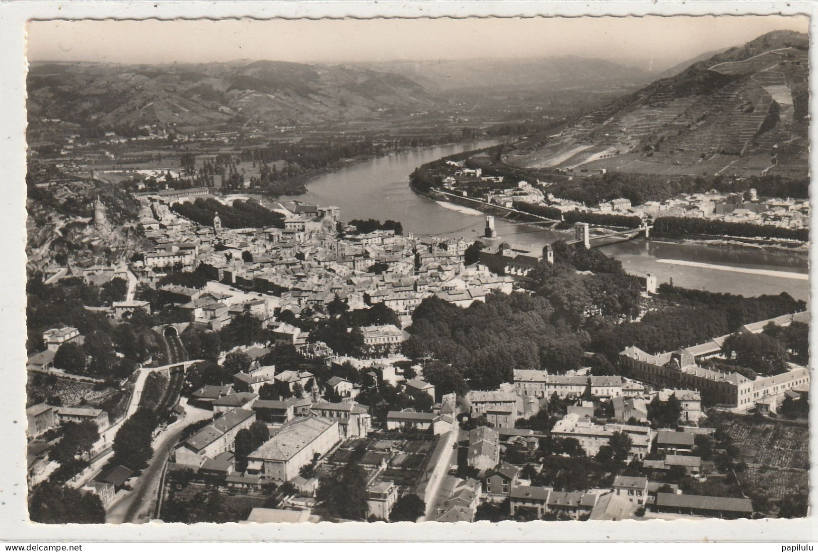 107 DEPT 07 : édit. J Cellard N° 39253 :  La Vallée Du Rhône A Tournon - Tournon