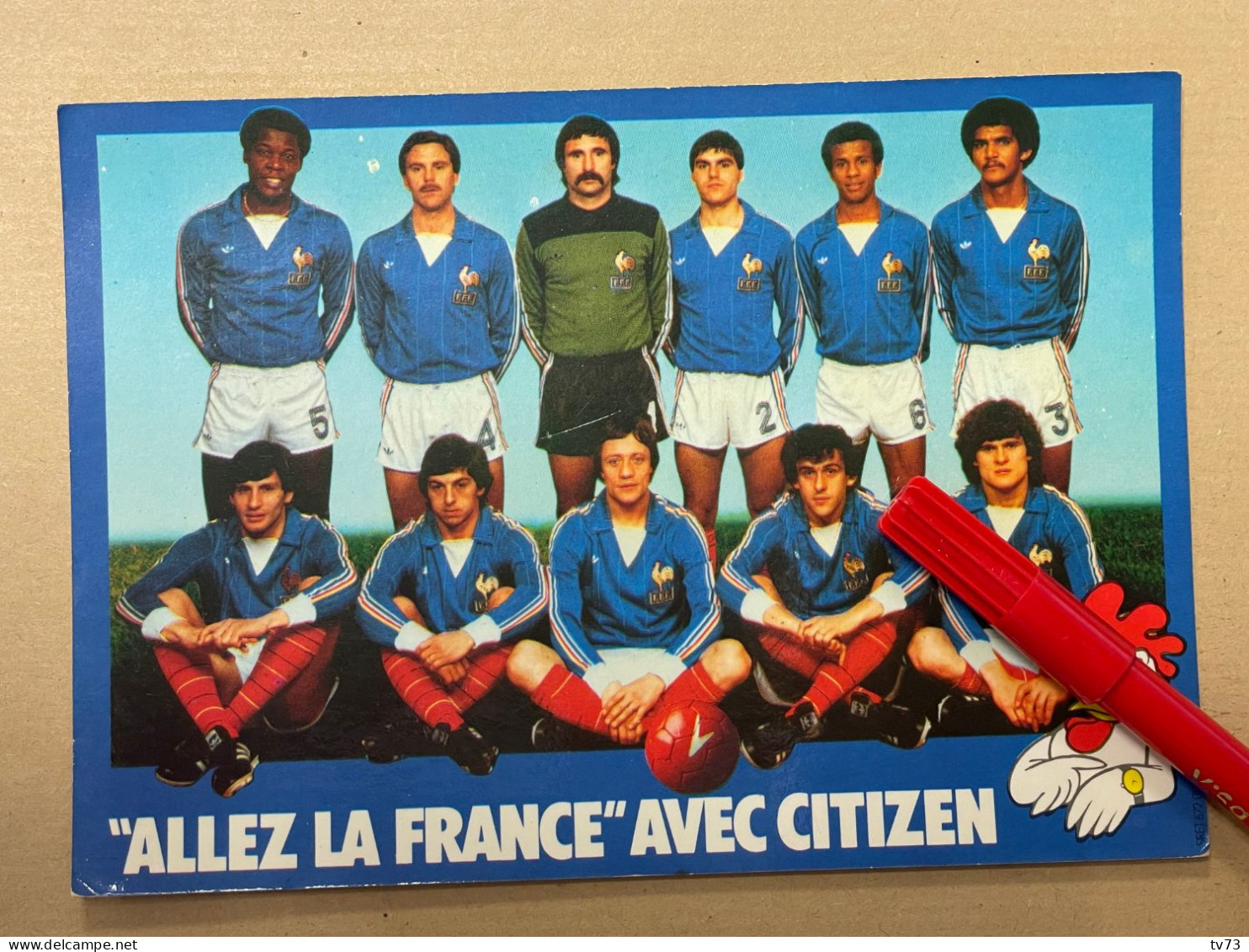 V302 - ALLEZ LA FRANCE Avec Citizen (1982 - Platini Giresse ... ) Offert Par Horlogerie Victor Hugo LYON 2em - Football