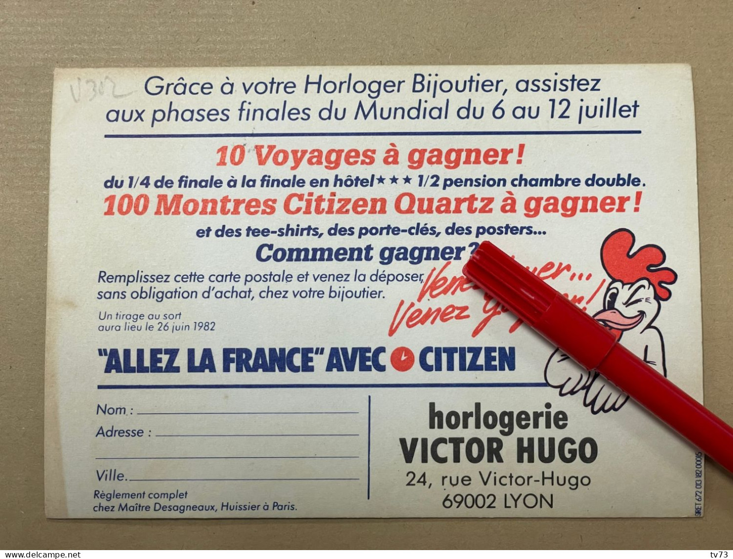 V302 - ALLEZ LA FRANCE Avec Citizen (1982 - Platini Giresse ... ) Offert Par Horlogerie Victor Hugo LYON 2em - Football