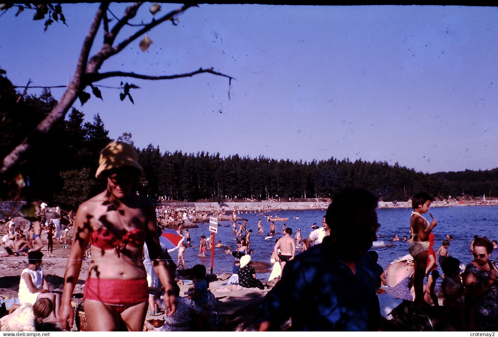 Photo Diapo Diapositive Slide à Situer Plage Baignade En 1963 VOIR ZOOM - Diapositives