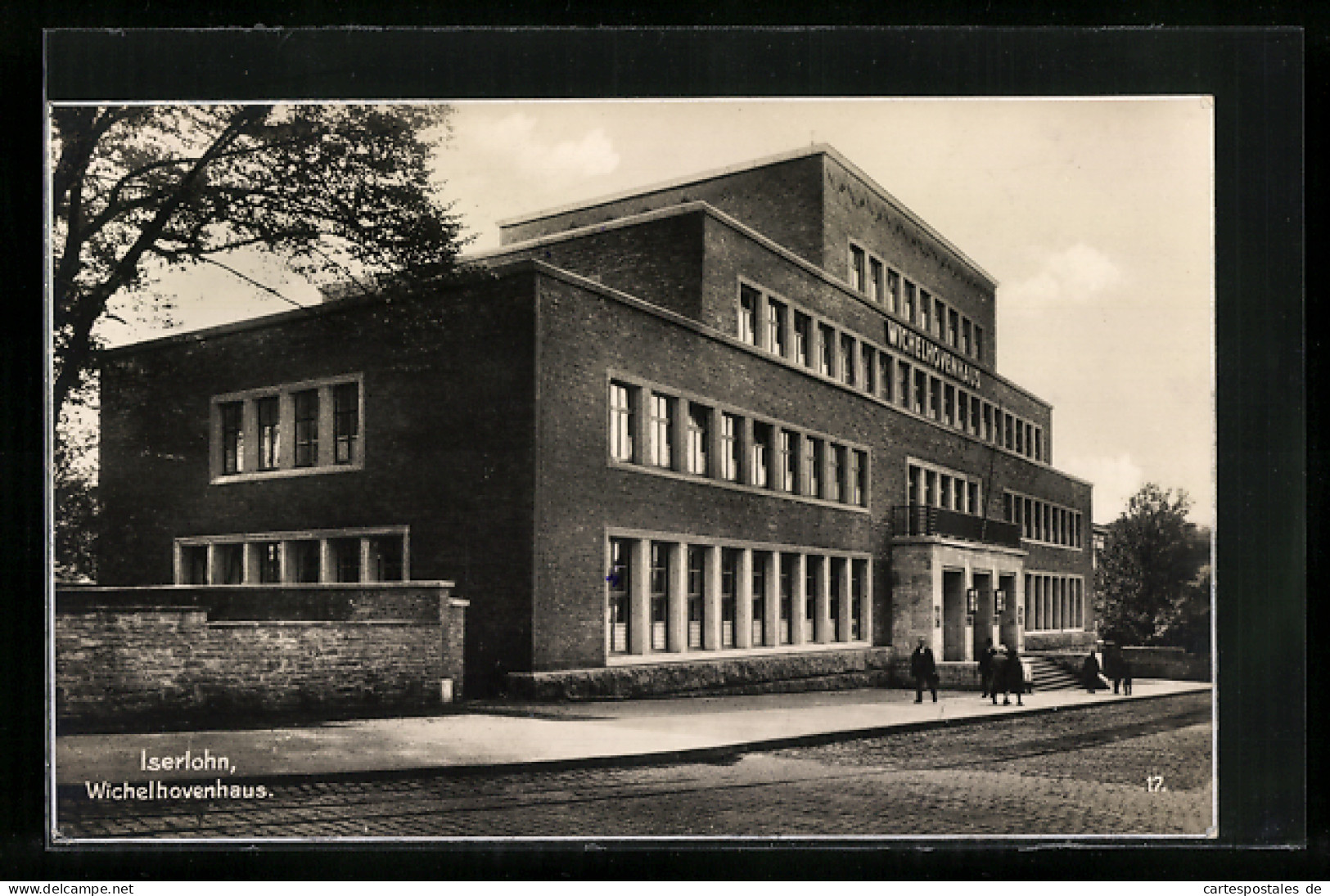 AK Iserlohn, Wichelhovenhaus Mit Strasse Und Passanten  - Iserlohn