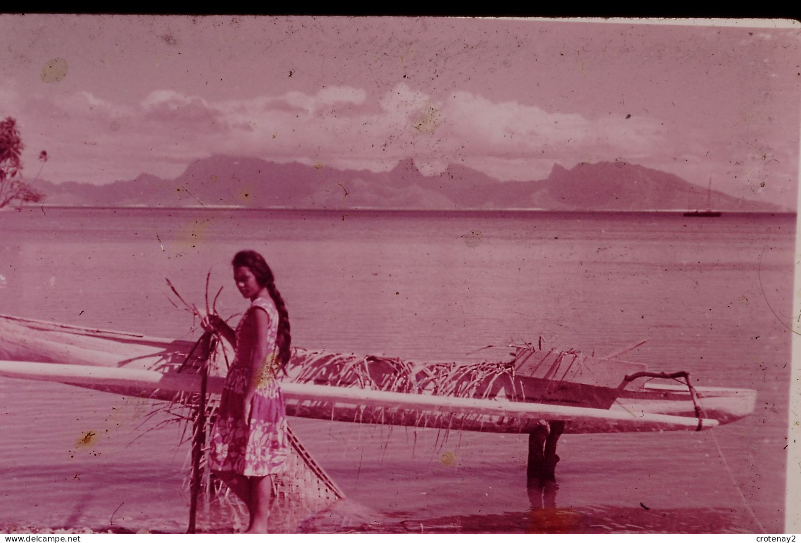 Photo Diapo Diapositive Slide Par TONIMALT TAHITI N°5 Baie De FAAA à MOOREA Femme Et Pirogue VOIR ZOOM - Diapositives