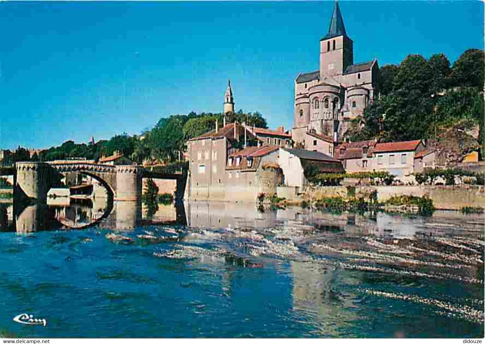 86 - Montmorillon - L'Eglise Notre Dame Surplombant La Gartempe - CPM - Voir Scans Recto-Verso - Montmorillon