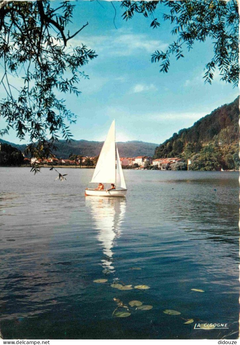 01 - Nantua - Le Lac De Nantua - L'embarcadère Et Le Monument Des Déportés De L'Ain - Carte Dentelée - CPSM Grand Format - Nantua