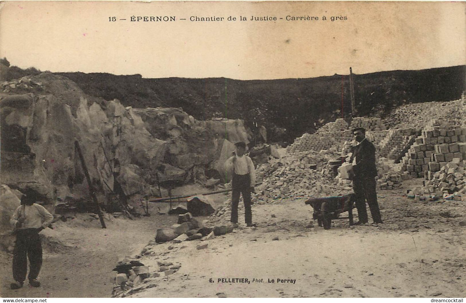 28 EPERNON. Chantier De La Justice Carrières à Grès Avec Ouvriers Tailleurs De Pierres - Epernon