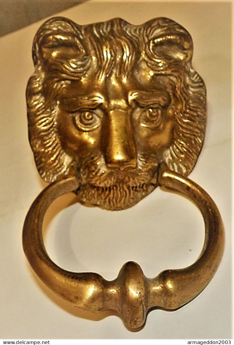 VINTAGE ANCIEN GROS HEUROIR DE PORTE  EN LAITON DECOR TETE DE LION ITALY TBE - Andere & Zonder Classificatie