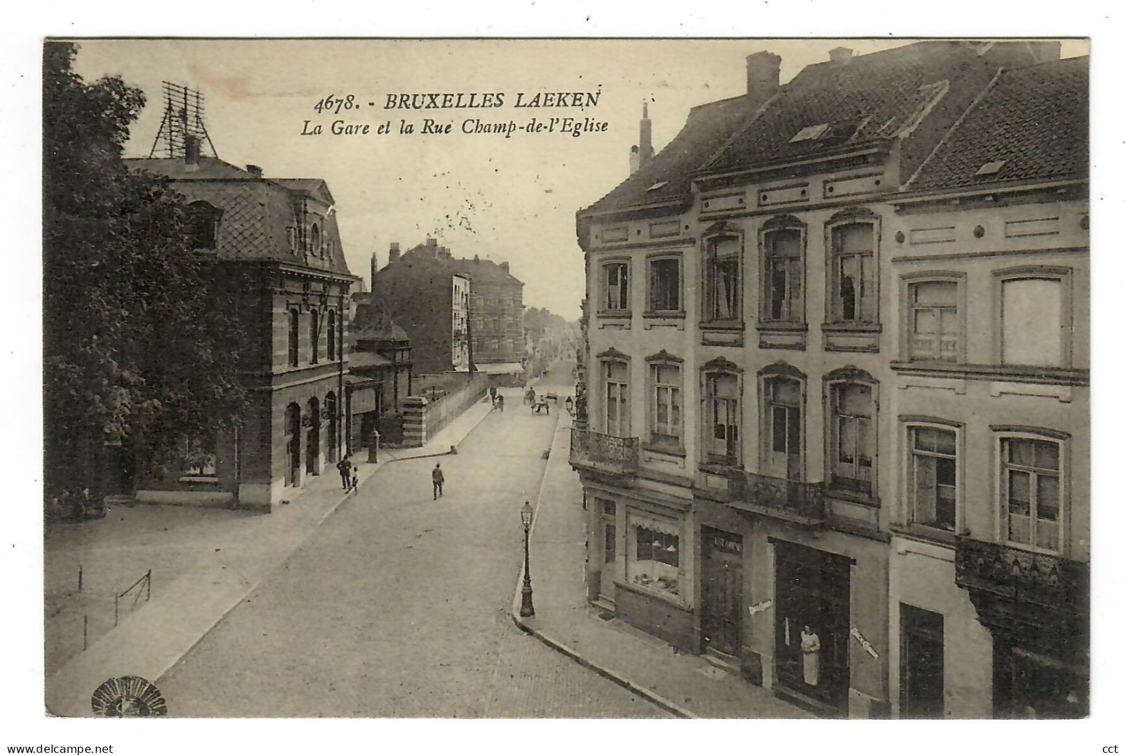 Laeken  Bruxelles   La Gare Et La Rue Champ-de-l'Eglise - Laeken