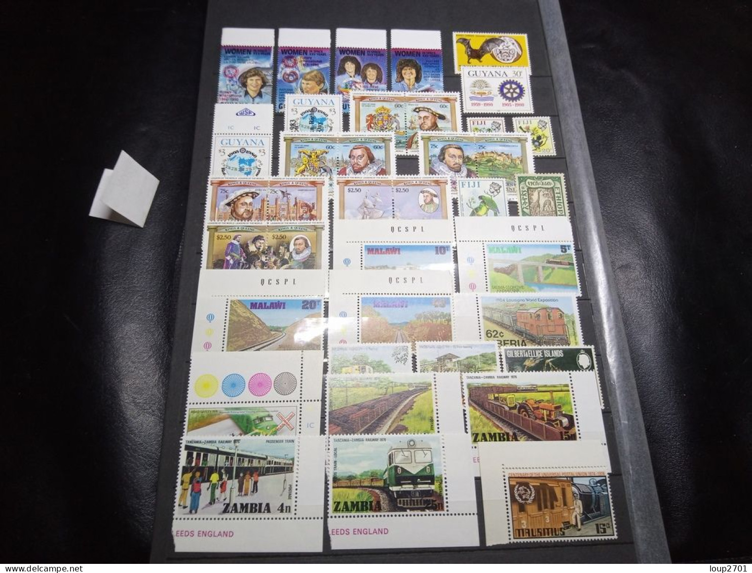 DM913 LOT FEUILLES MONDE TOUS NEUFS MNH  A TRIER COTE++ DEPART 10€ - Colecciones (en álbumes)