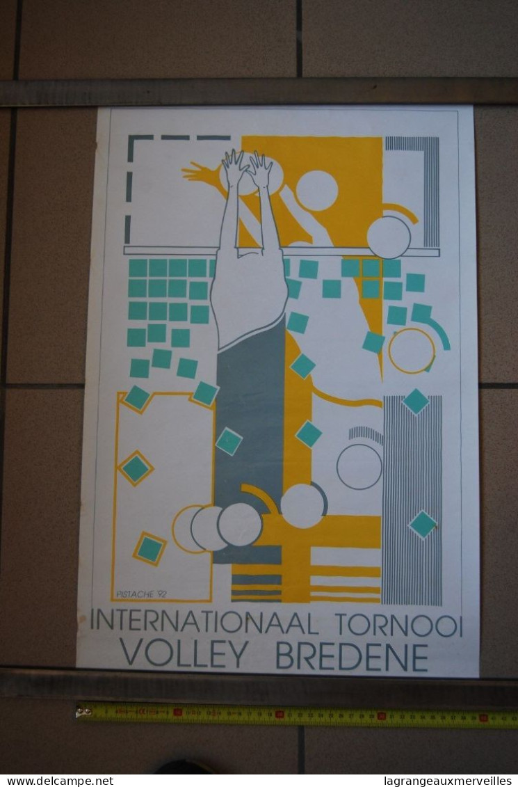 A1 Ancienne Affiche De 1992 Pistache Tournoi Volley BREDENE International - Afiches